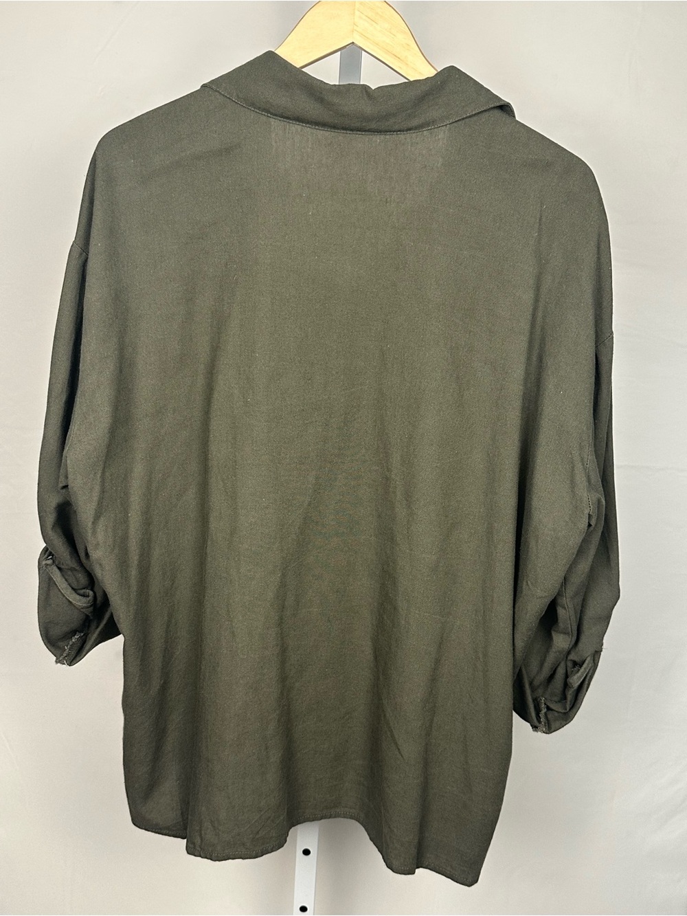 Cavalini Olive Green Button-Front Collared Linen Blend Shirt - Picture 5 of 6